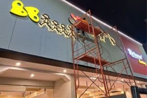 Maintenance Signage Facad Richeese Factory - Centronik Advertising