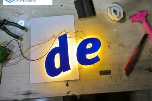 Huruf Timbul Akrilik untuk Branding Toko & Gedung | Centronik Advertising