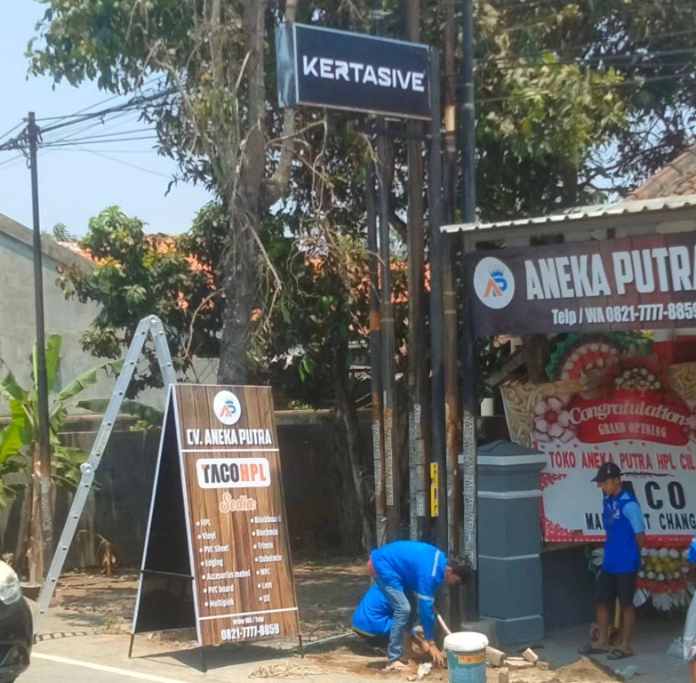 pemasangan neon box usaha di cilacap