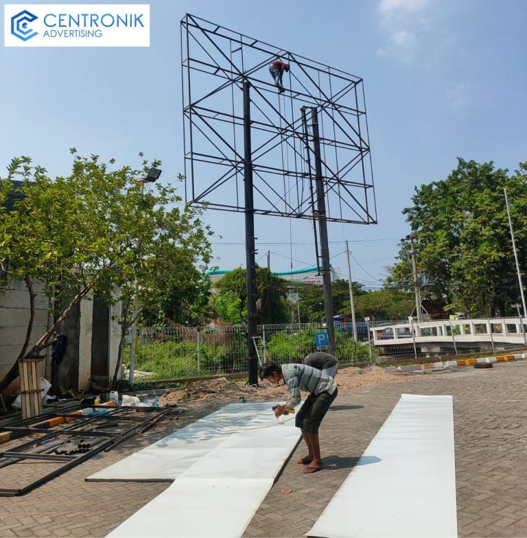 Jasa pasang baliho profesional, Pemasangan baliho reklame, Konstruksi baliho aman dan kuat