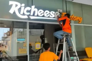 Maintenance & Perbaikan Signage Richeese Factory Pekalongan
