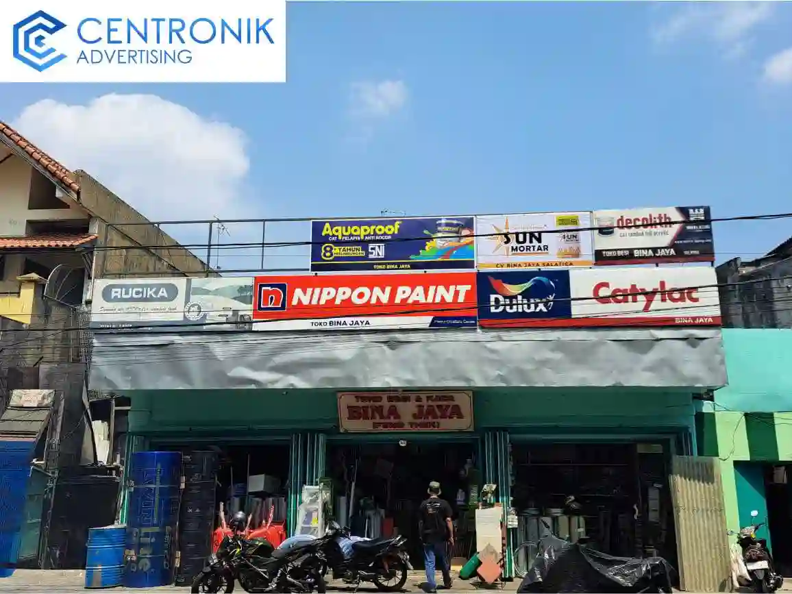 Pemasangan media branding PNT Aquaproof di Toko Bina Jaya Salatiga.